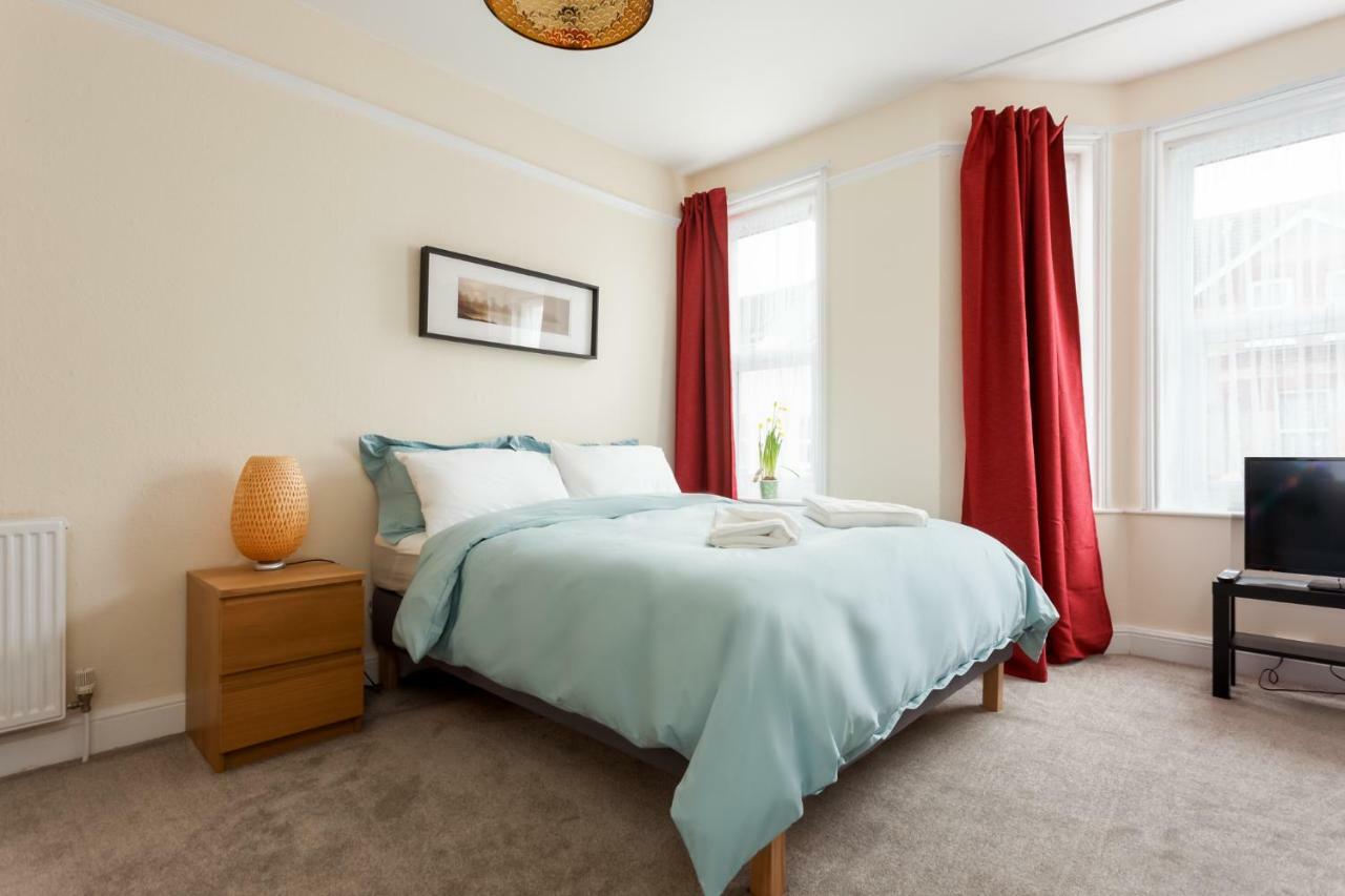 Stylish Town Centre Apartment Close To Beach And Shops Μπόρνμουθ Εξωτερικό φωτογραφία